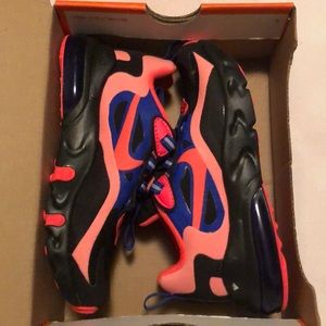 Girl Nike Airmax 270